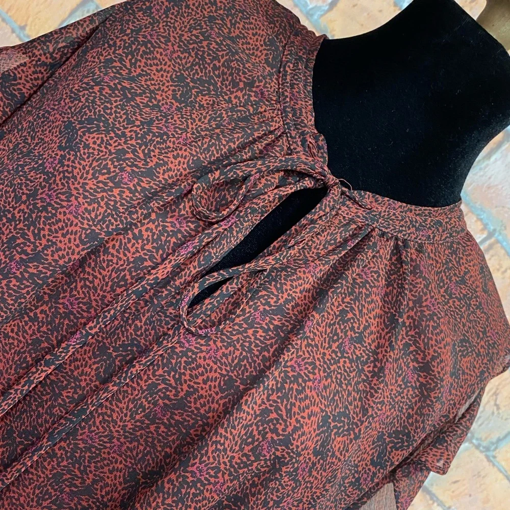 Gibson Latimer Cold-Shoulder Tie Neck‎ Top